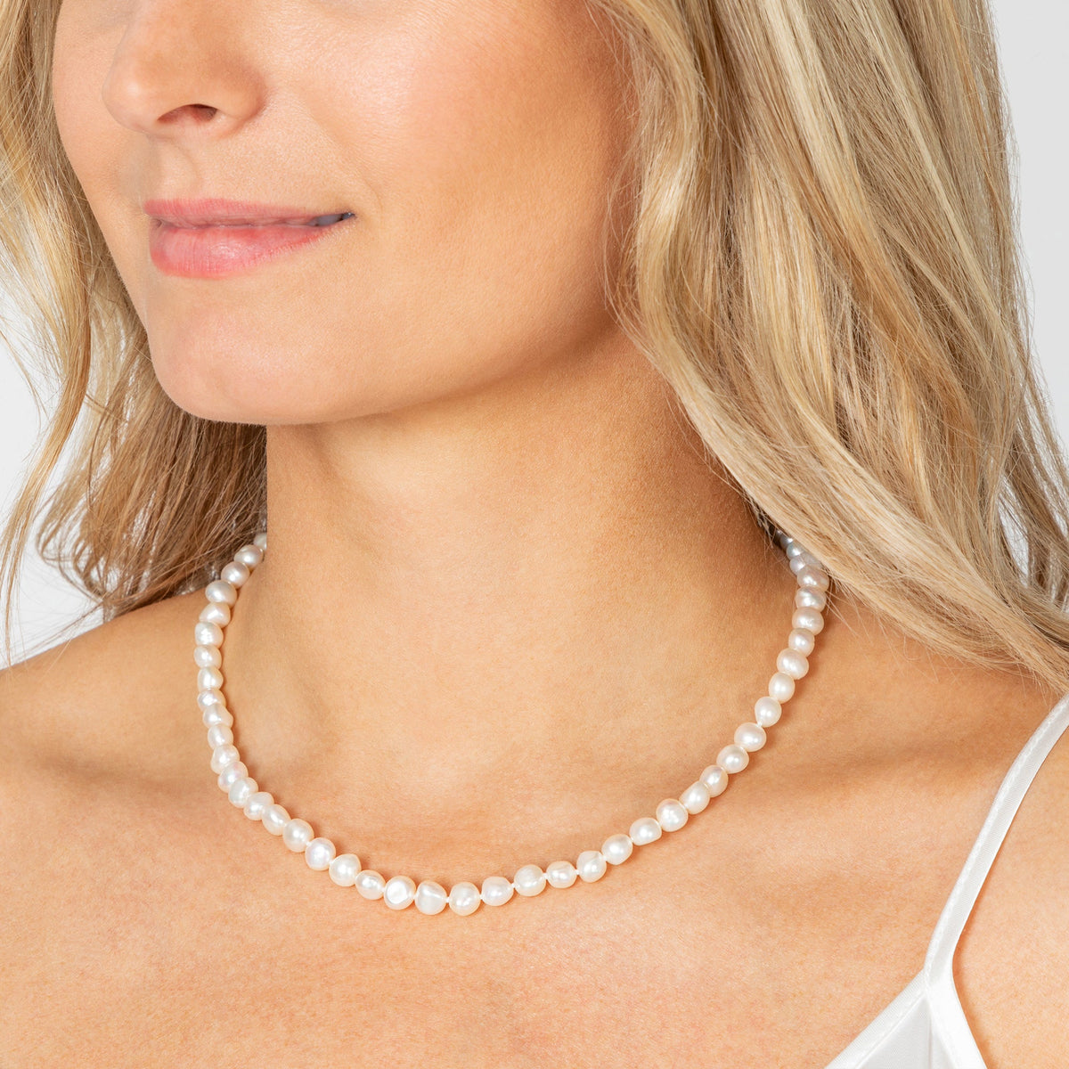Collar de perlas con hilo de belleza sencilla
