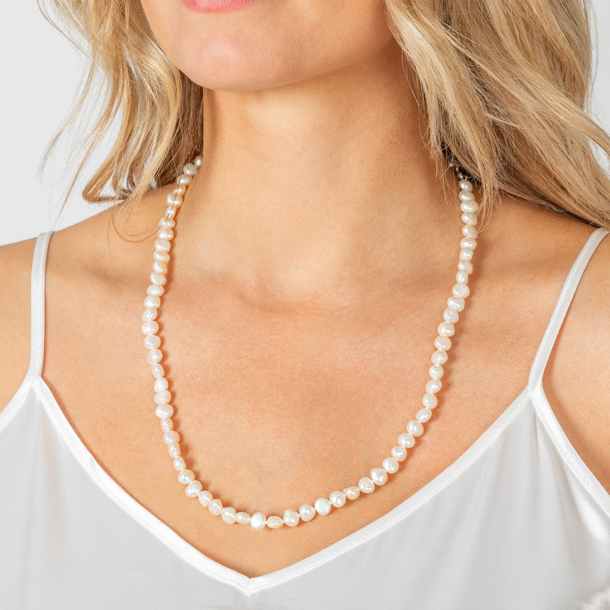 Collar de perlas con hilo de belleza sencilla