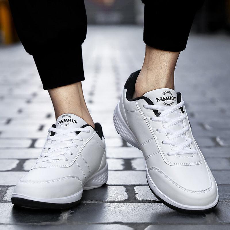 Zapatillas de piel para hombre, informales, cómodas y de lujo, deportivas con cordones, de piel sintética, planas para primavera, calzado deportivo casual para exteriores.