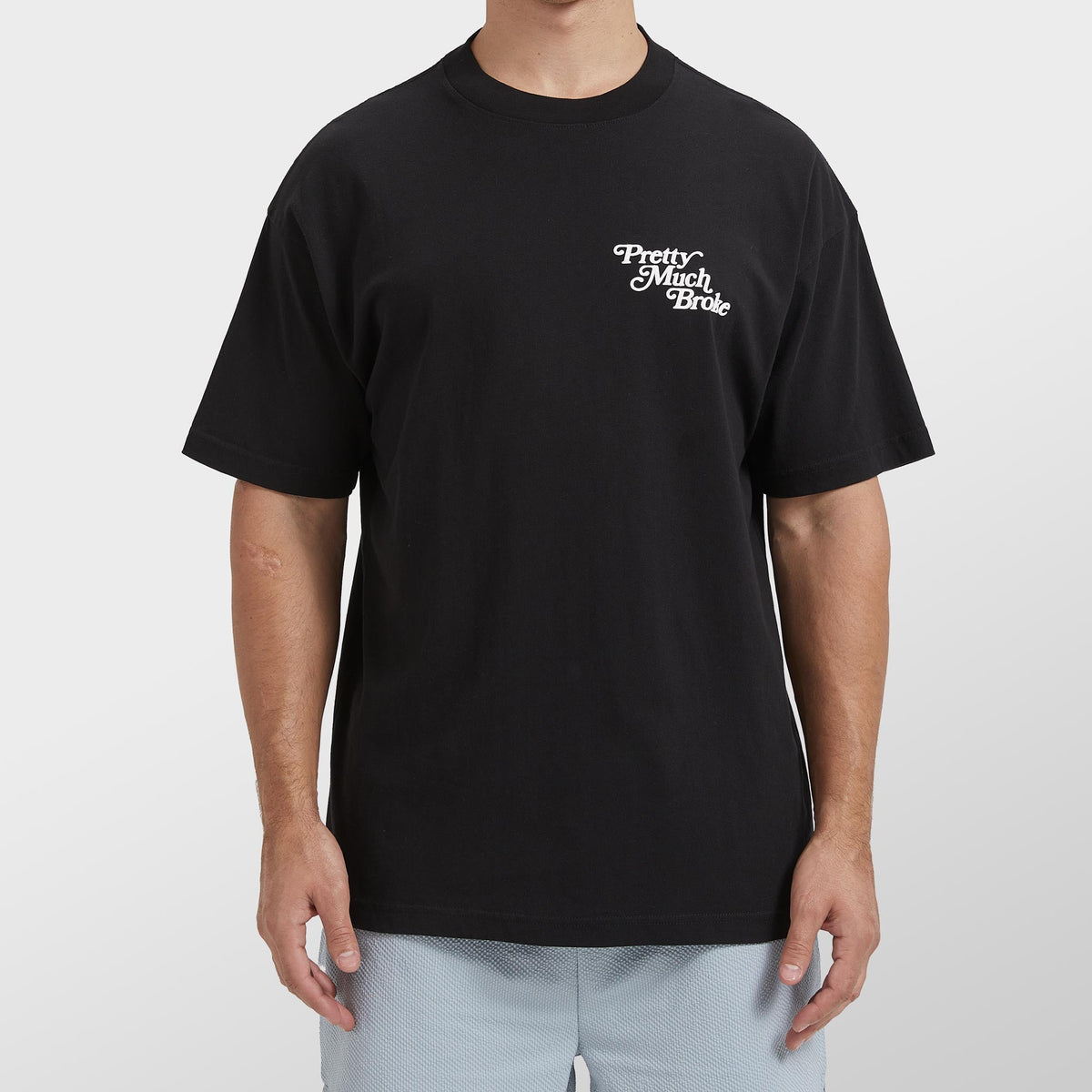 Camiseta Pretty Much Broke® con estampado relieve - Negro